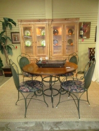 Dining Table W/4 Metal Chairs