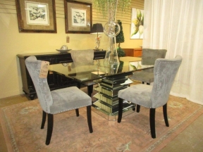 Kanes Glass Table w/4 Chairs