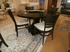 Round Wood Dr Table/4 Chairs