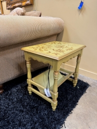 Accent Table W/Magazine Rack