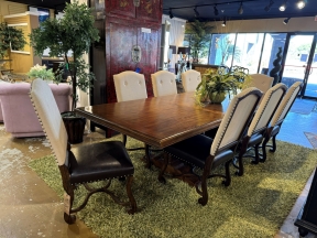 Hooker DR Table W/8 Chairs+2Lfs