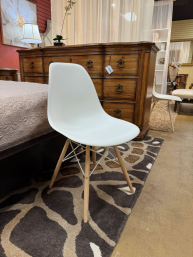 S/4 Eames Dining Chairs