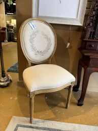 Oval Back Wreath Accent Chair