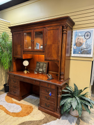 Hekman Credenza W/Hutch
