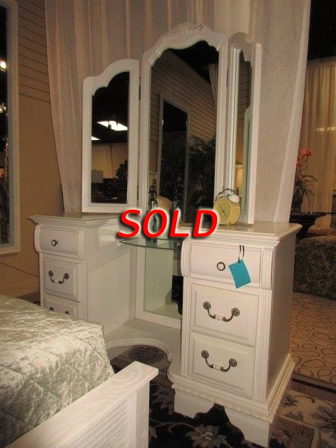 Vanity With 3 Panel Mirror