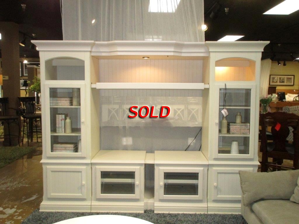 Broyhill 3 Pc Entertainment Center