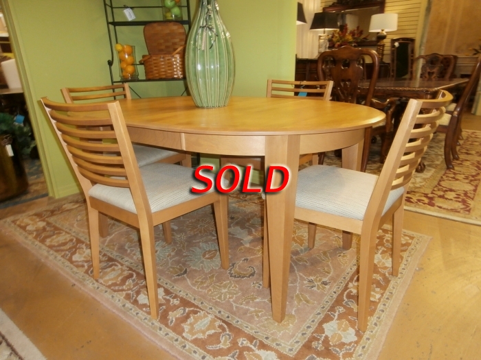 Thomasville Dining Table Chairs At The Missing Piece